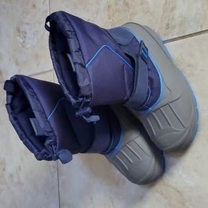 Snow boots - Cat and Jack - big kids size 6